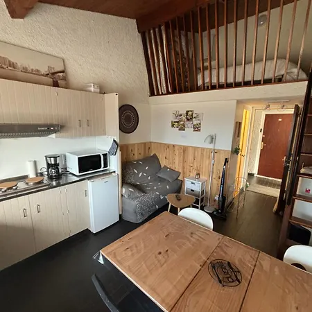 Duplex Renove Dans Prive Proche De Toutes Commodites Place De Parking Inclu *