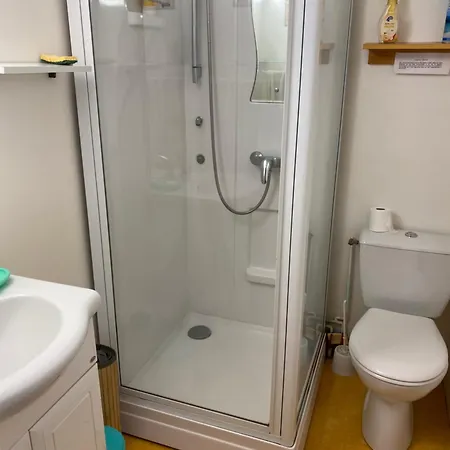 Duplex Renove Dans Prive Proche De Toutes Commodites Place De Parking Inclu La Bourboule